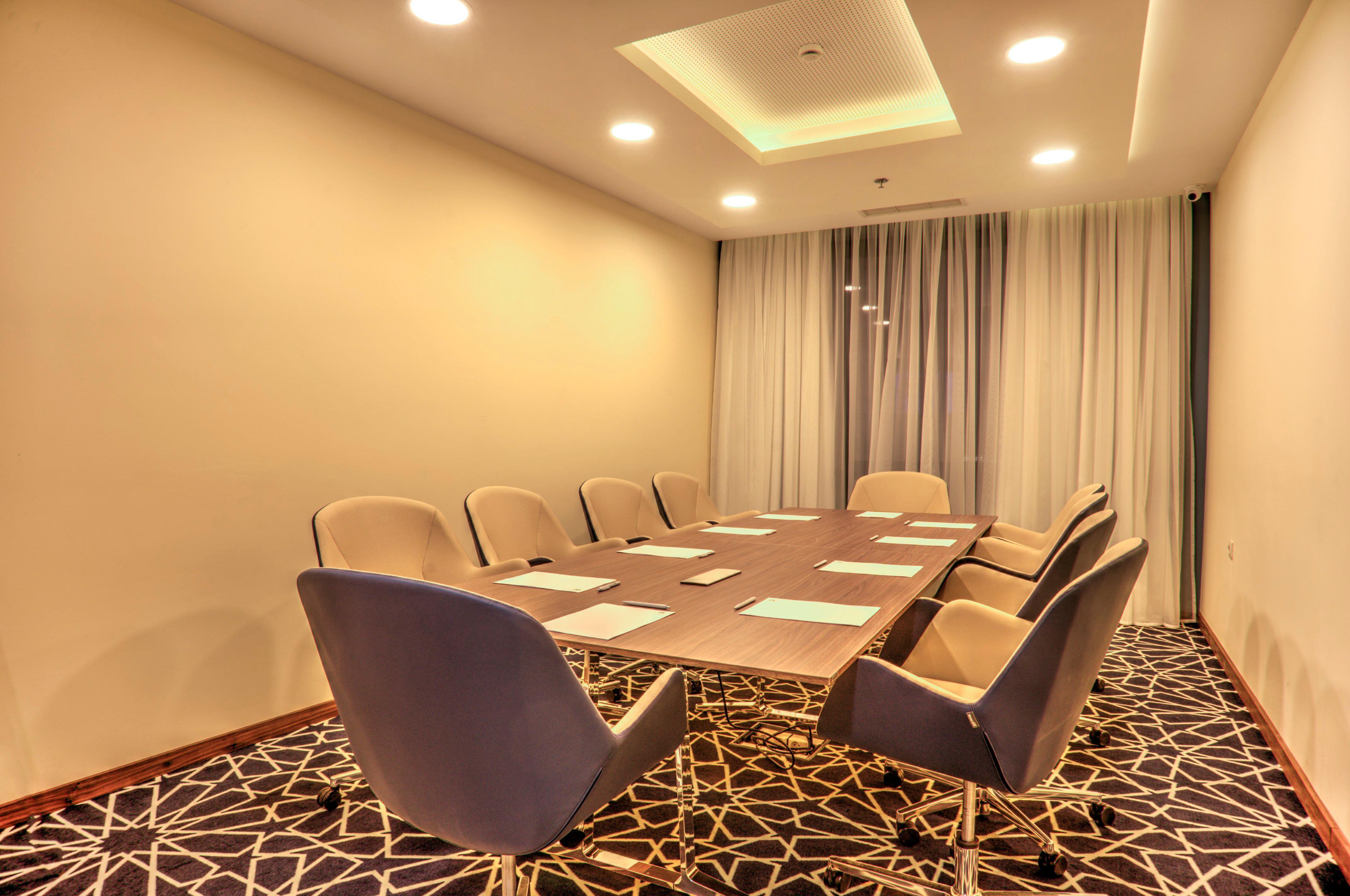 Holiday Inn Plovdiv By Ihg Экстерьер фото