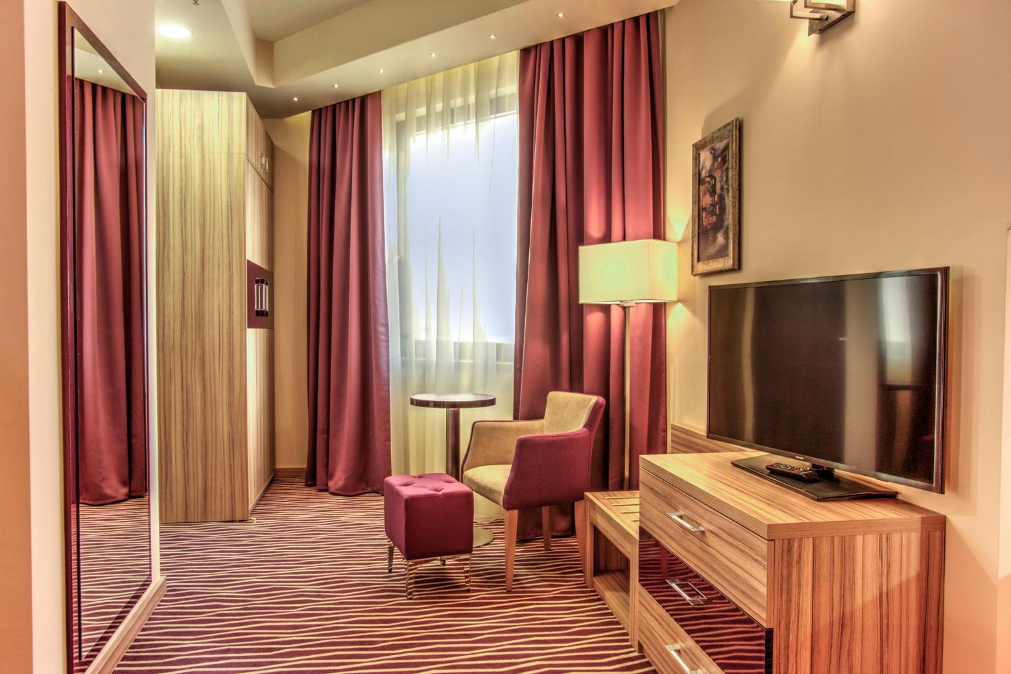 Holiday Inn Plovdiv By Ihg Экстерьер фото