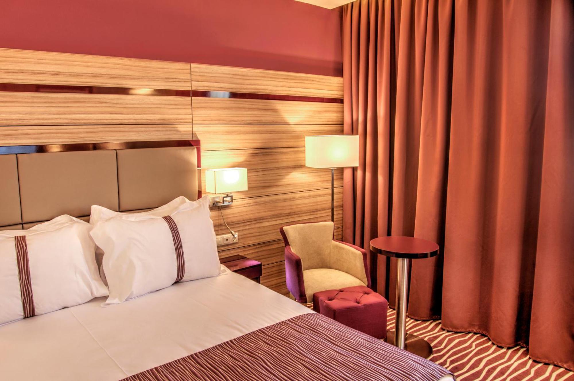 Holiday Inn Plovdiv By Ihg Экстерьер фото