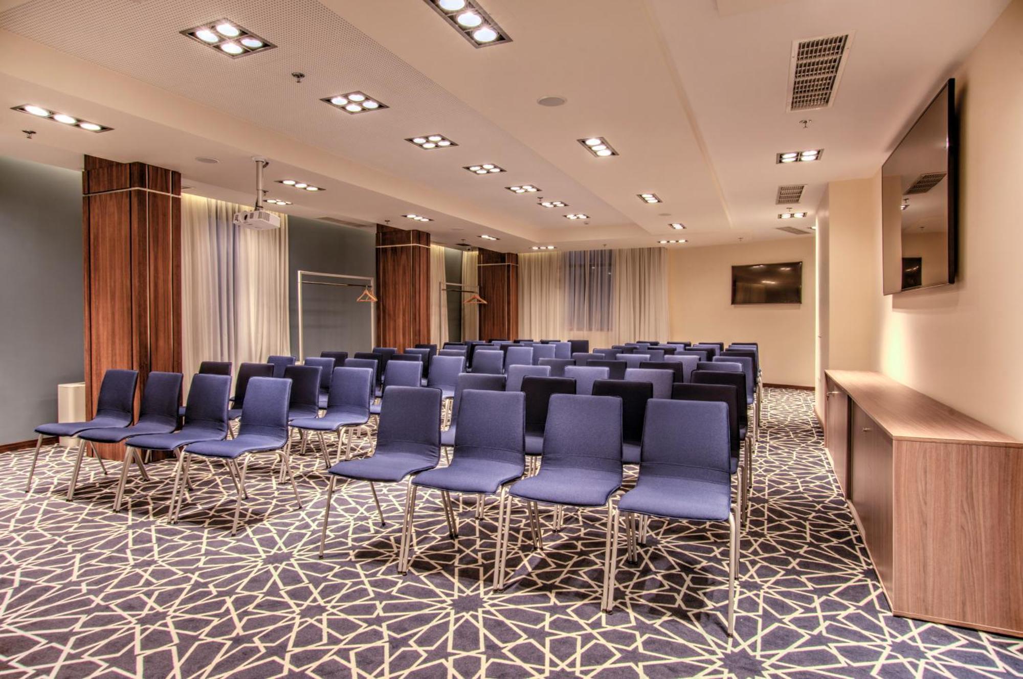 Holiday Inn Plovdiv By Ihg Экстерьер фото
